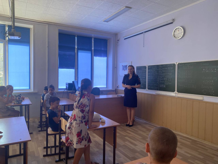 Беседа с отдыхающими в ДОЛ "Казачок".